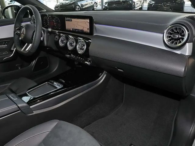 Mercedes-Benz CLA 200 AMG Line Coupé