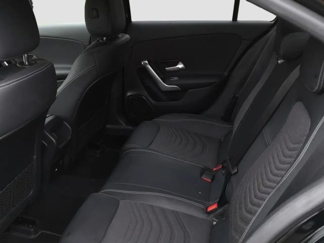 Mercedes-Benz A 180 A 180 d Progressive