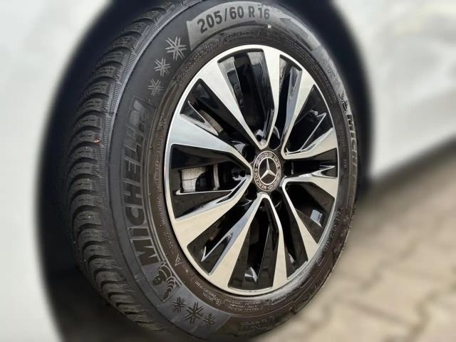 Mercedes-Benz B 180 Sedan