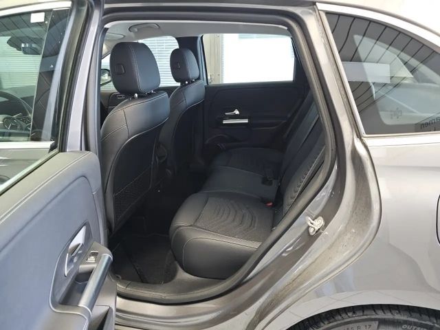 Mercedes-Benz B 180 Progressive Sedan