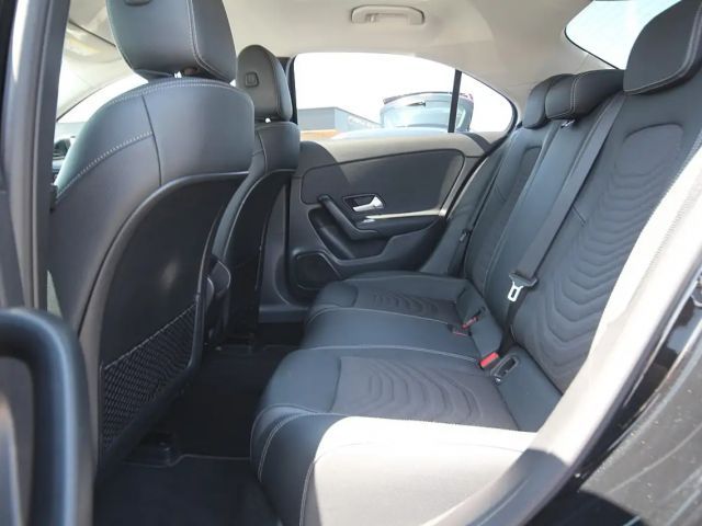 Mercedes-Benz A 180 A 180 d