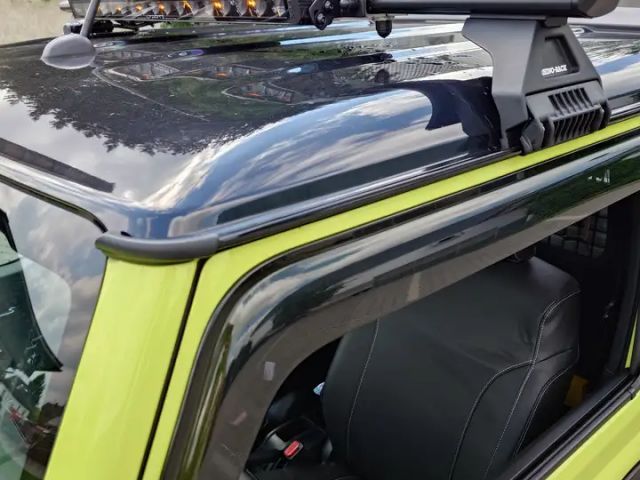 Suzuki Jimny PickUp Winterdienst-Umbau HILLTIP Schild & Streuer