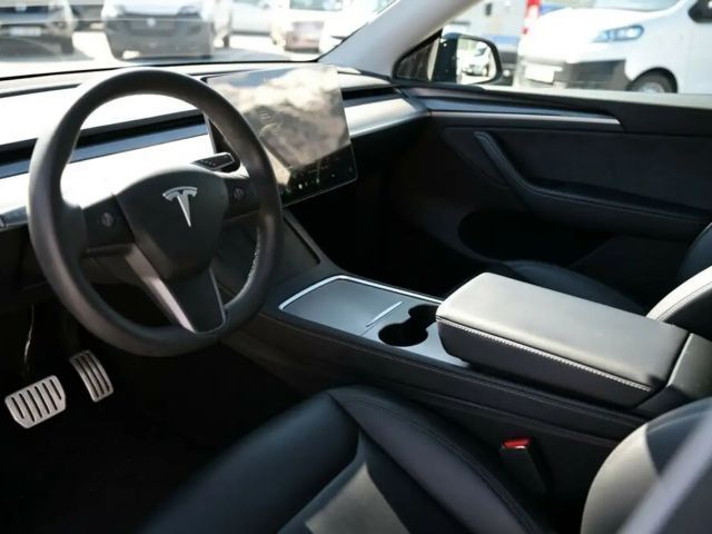 Tesla Model Y AWD Performance