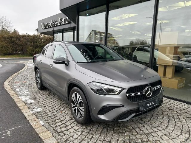 Mercedes-Benz GLA 200 Progr. Night AHK Multibeam Distro. Magno