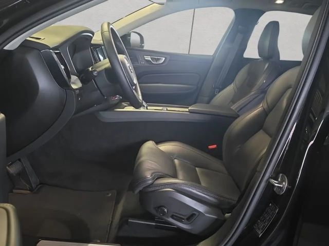 Volvo XC60 AWD Dark Plus