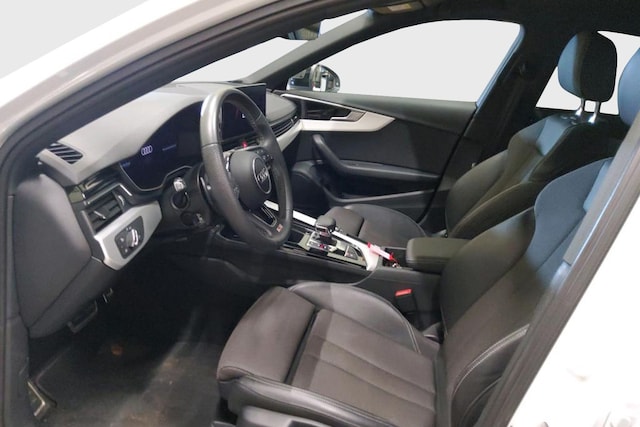 Audi A4 30 TDI S-Tronic Sedan