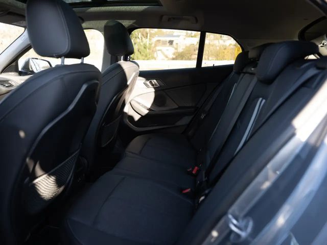 BMW 118 118i Sedan Sport Line