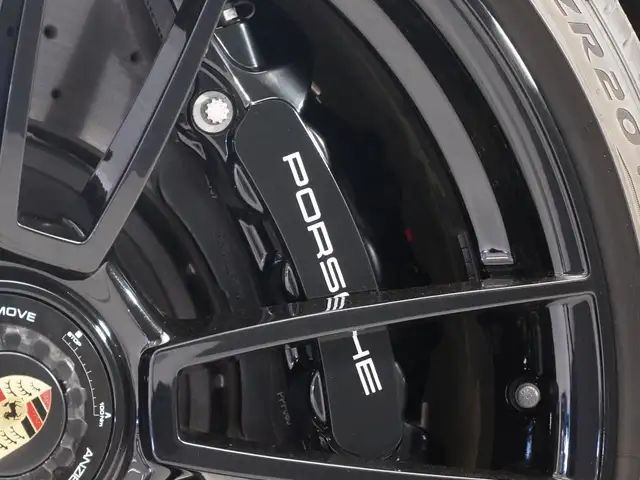 Porsche 992 4 Cabrio GTS Targa