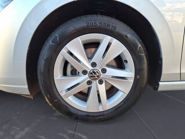 Volkswagen Golf 1.5 eTSI DSG Life Variant