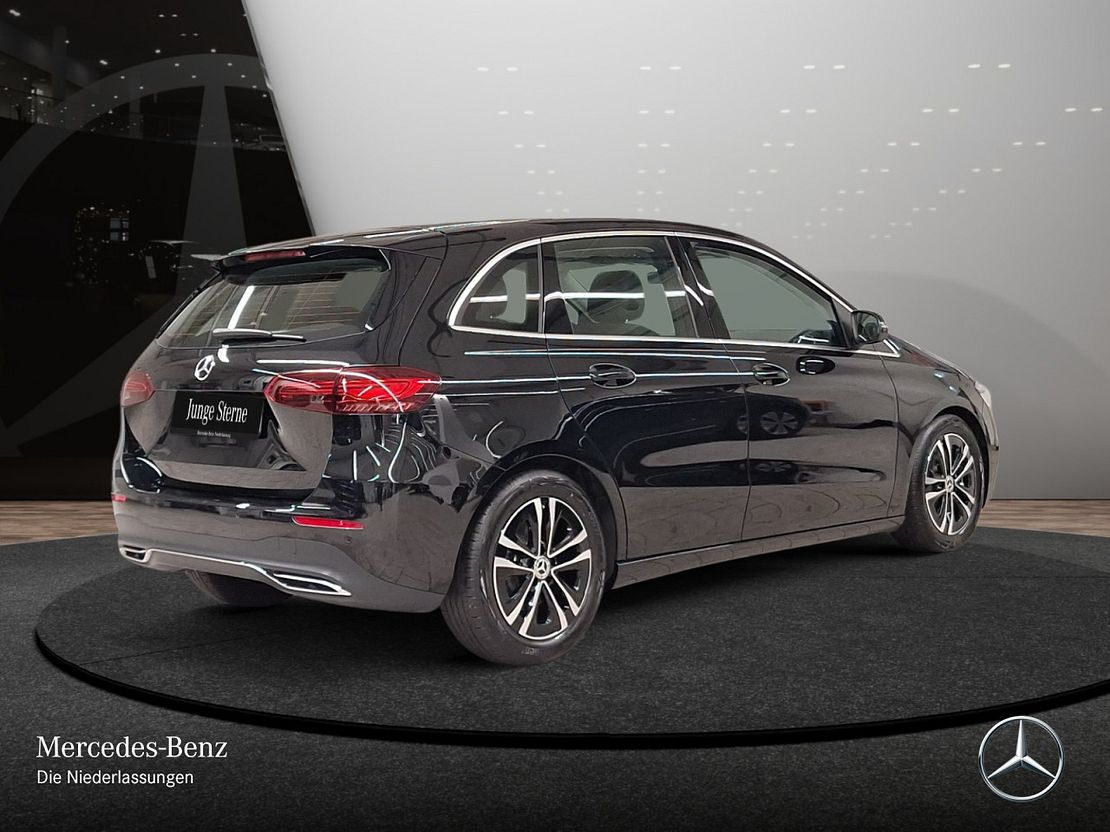 Mercedes-Benz B 220 4MATIC Sedan