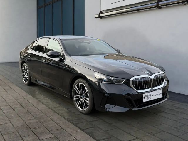 BMW 520 520i M-Sport Sedan