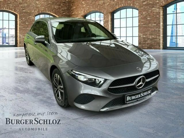 Mercedes-Benz A 180 W-Paket KAM PDC SpurH LM Navi AUT KlimaA