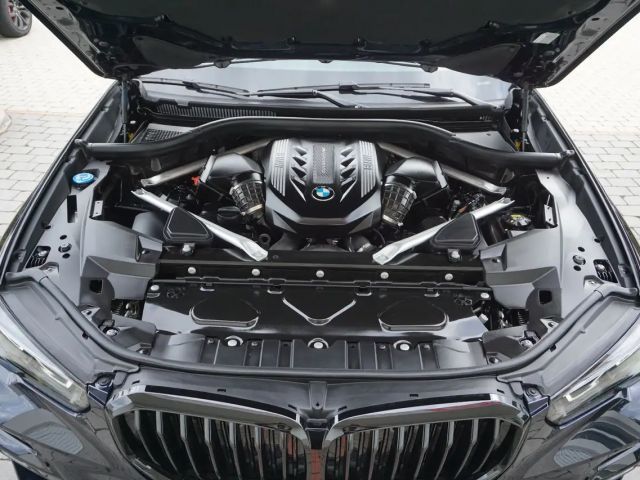 BMW X5 M50i