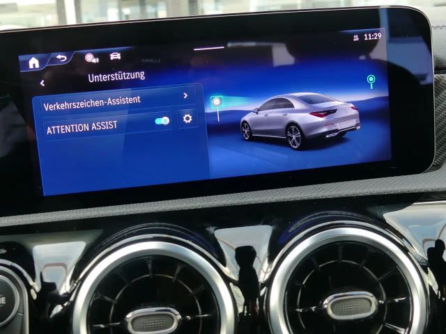 Mercedes-Benz CLA 180 Progressive Sedan