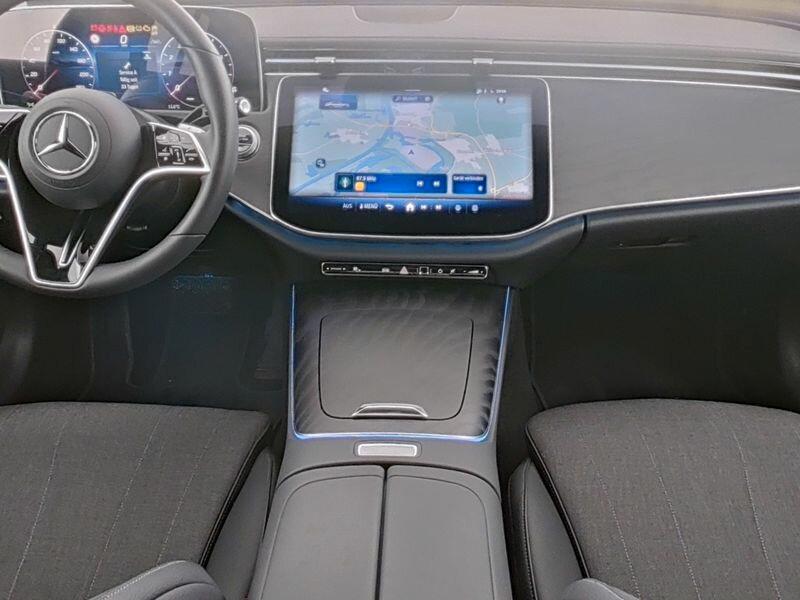 Mercedes-Benz E 200 AVANTGARDE Sedan