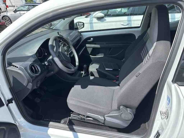 Volkswagen up! up! 1.0 Fahrerassistenzpaket, Rear-View