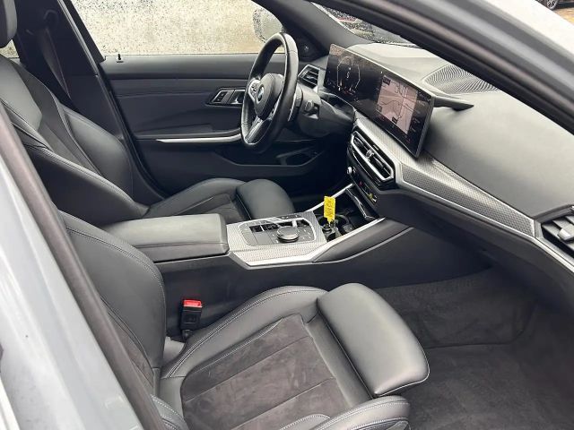 BMW 320 320i M-Sport Sedan