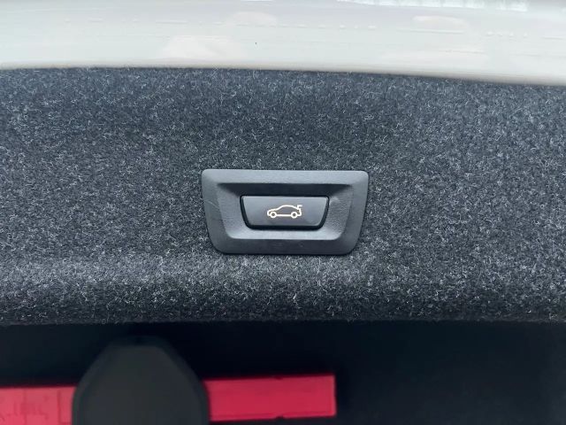 BMW 320 320i M-Sport Sedan