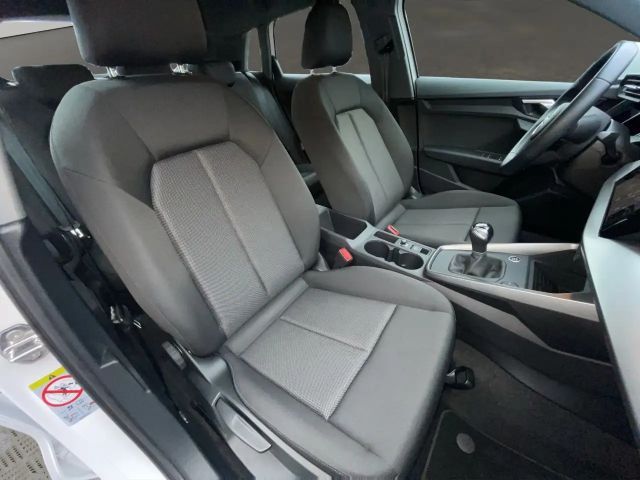 Audi A3 30 TFSI Sedan