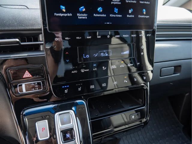 Hyundai Staria Signature