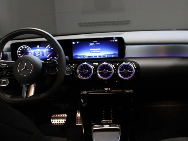 Mercedes-Benz A 180 AMG Line