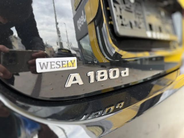 Mercedes-Benz A 180 A 180 d