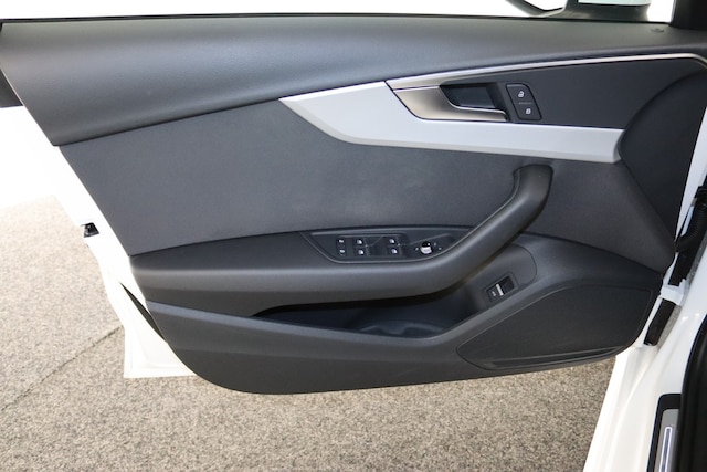 Audi A4 40 TFSI Avant S-Tronic