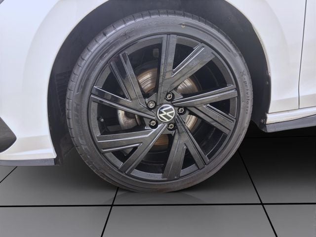 Volkswagen Golf 1.5 eTSI DSG R-Line Variant