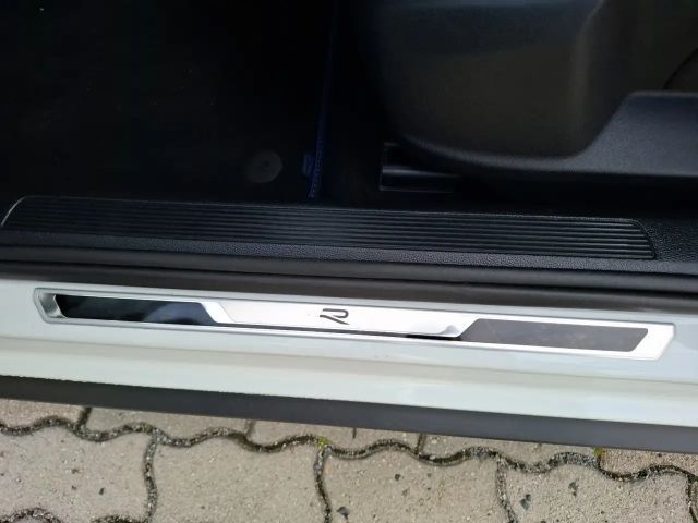 Volkswagen T-Roc R 4M Matrix Navi Akrapovic Pano AID ACC RFK 19"