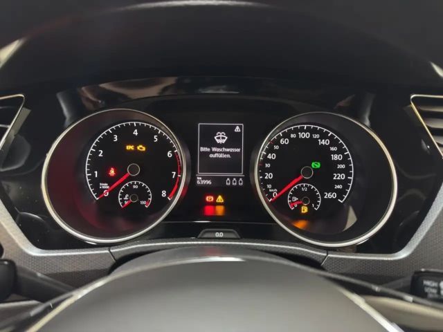 Volkswagen Touran 1.5 TSI R-Line