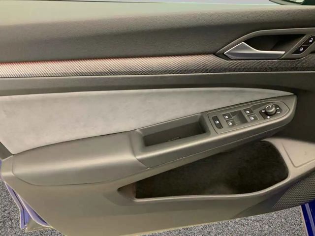 Volkswagen Golf *FACELIFT*ACC*DCC*NAVI*HUD*R-CAM*SHZ*19"*