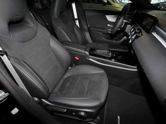 Mercedes-Benz CLA 200 AMG Line Coupé