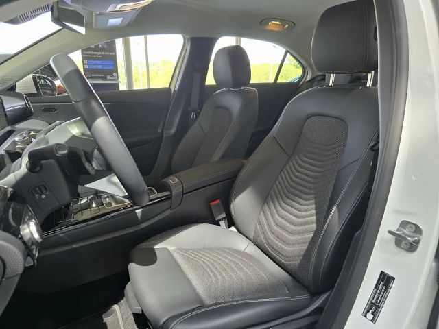 Mercedes-Benz A 180 Limo Progr. Adv. DISTRONIC+STANDHEIZ.+360°