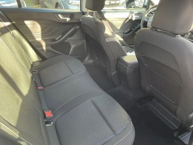 Ford Focus Cool & Connect