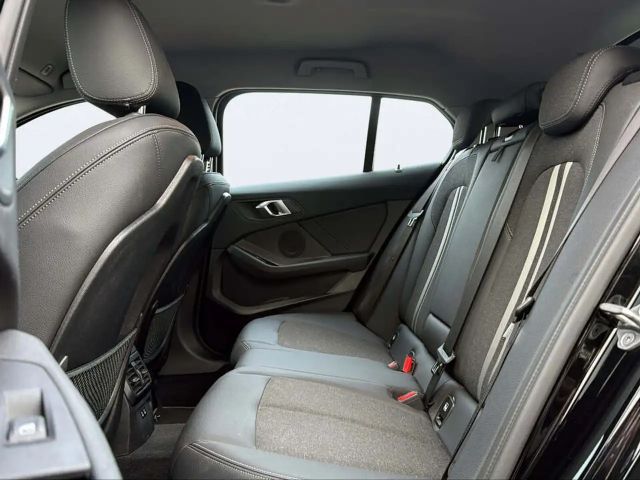 BMW 118 118i Sedan Sport Line