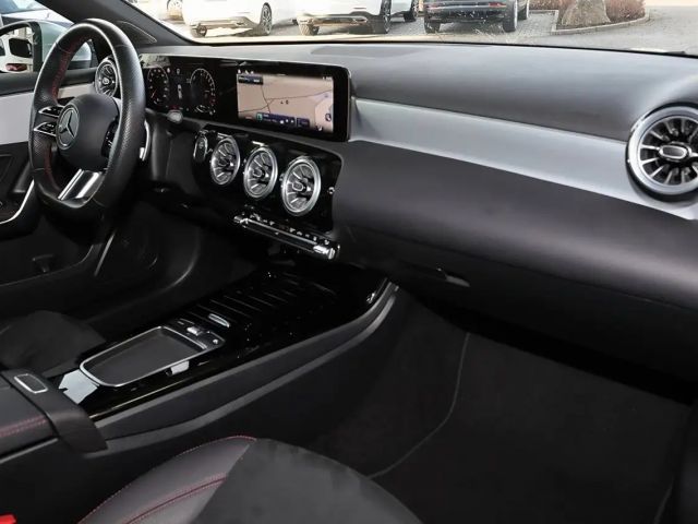 Mercedes-Benz A 250 A 250 e AMG Line