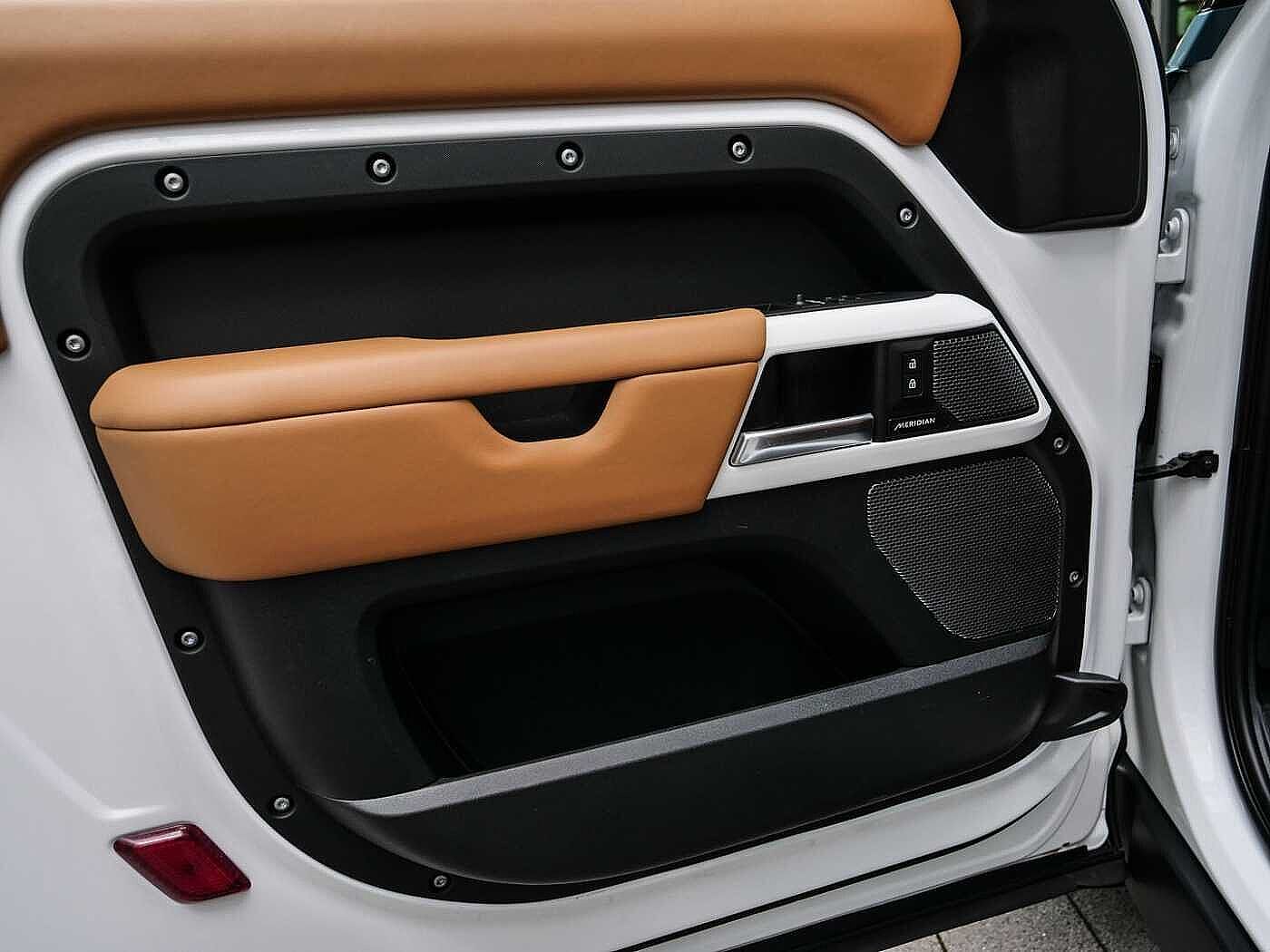 Land Rover Defender 90 SE