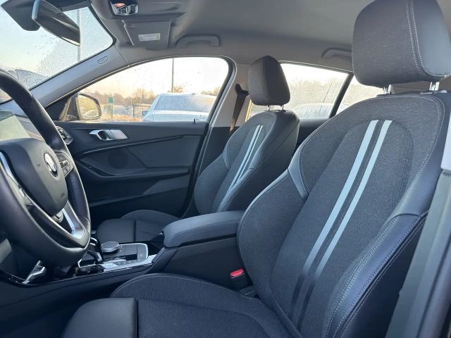 BMW 118 118i Sedan Sport Line