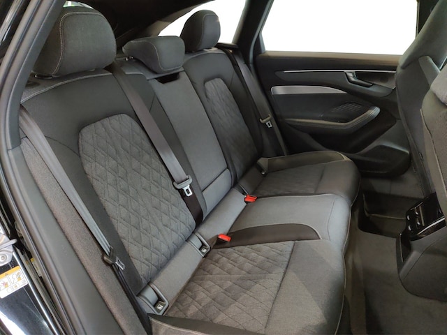 Audi A6 Avant Quattro S-Tronic