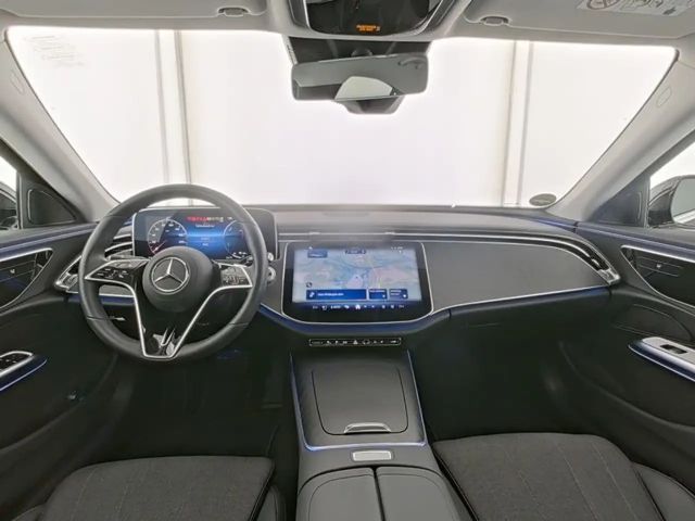 Mercedes-Benz E 300 E 300 e Sedan