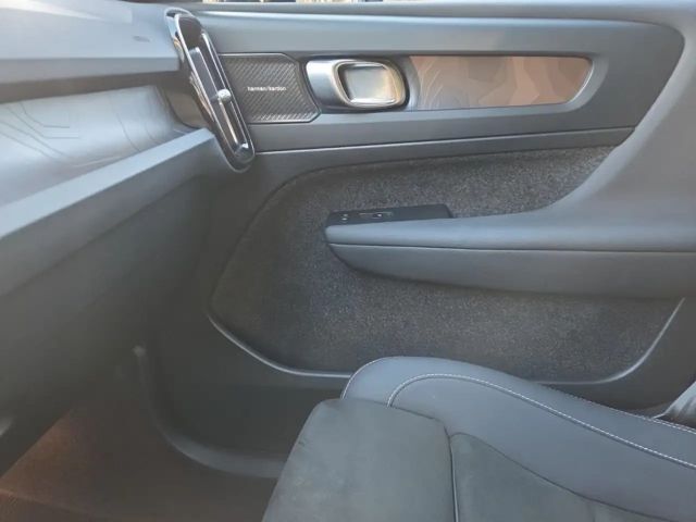 Volvo XC40 Dark Plus T5