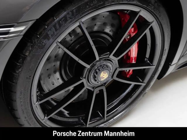 Porsche 992 Carrera Coupé GTS