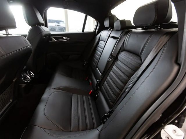 Alfa Romeo Giulia AT8 Q4 Veloce