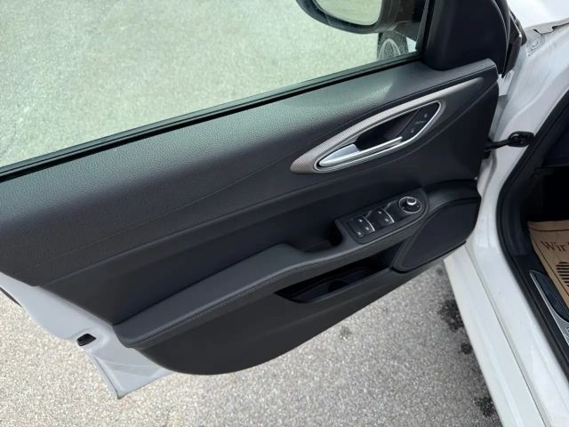 Alfa Romeo Giulia AT8 Q4 Veloce