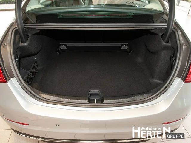 Mercedes-Benz C 180 AVANTGARDE Sedan