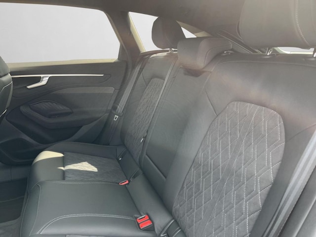 Audi A6 Avant Quattro S-Tronic