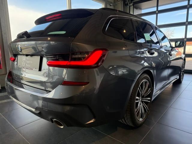 BMW 330 330e M-Sport xDrive