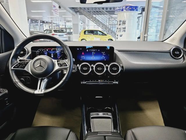 Mercedes-Benz B 200 Progressive Sedan