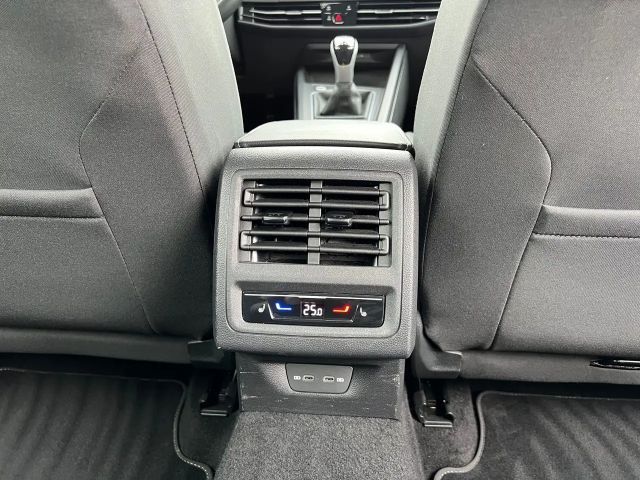 Volkswagen Golf Life Variant