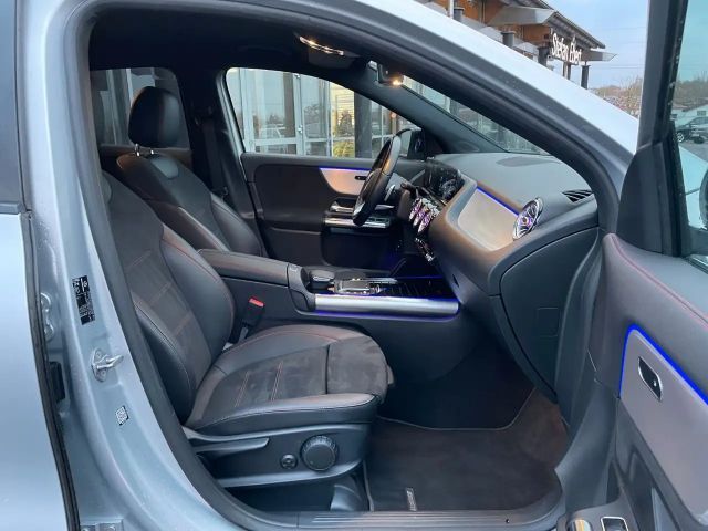 Mercedes-Benz GLA 200 AMG Line